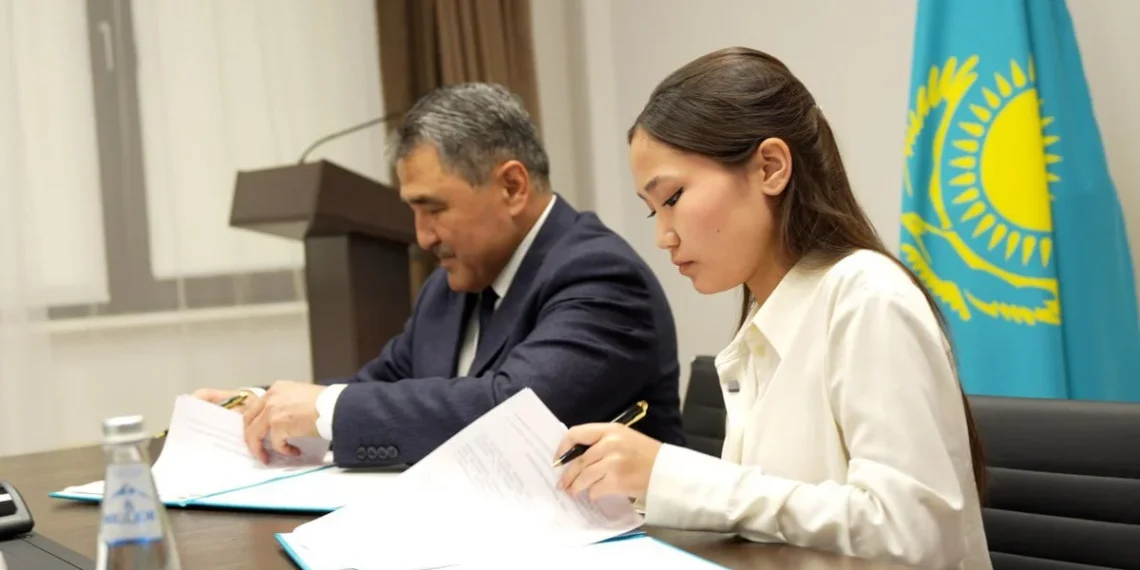 Министр мен оқушы меморандумға қол қойды