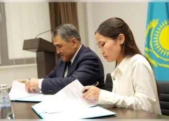 Министр мен оқушы меморандумға қол қойды
