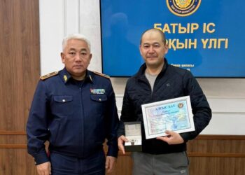 Таразда 13 жастағы қыздың ұрлануына жол бермеген ер адам марапатталды