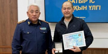Таразда 13 жастағы қыздың ұрлануына жол бермеген ер адам марапатталды