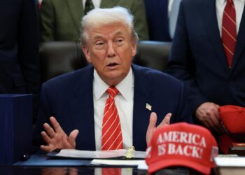 Трамп шабуылды уақытша тоқтатты