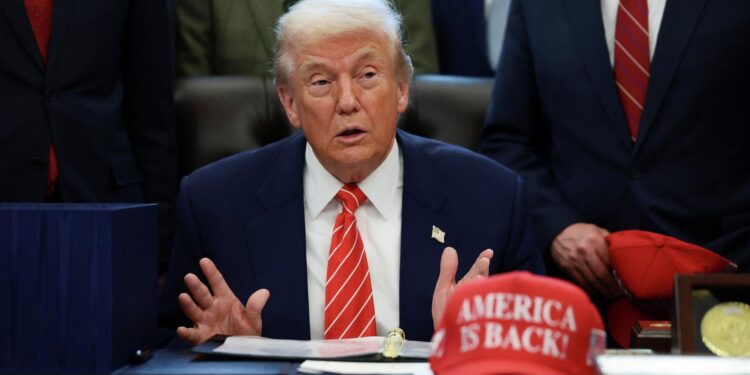 Трамп шабуылды уақытша тоқтатты