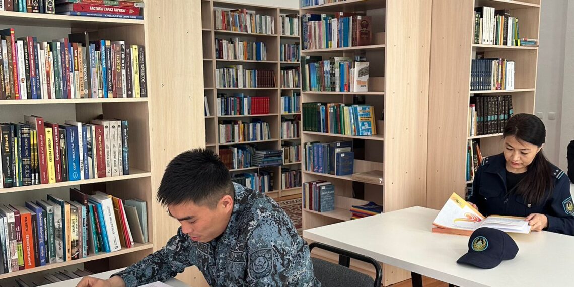 ҚАЖ қызметкерлері кітапханаға барды