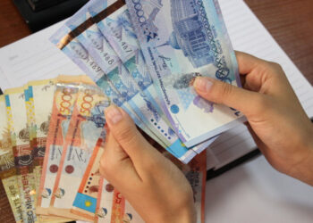 20 жыл еңбек еткен адамның жалақысы 200 мың теңге