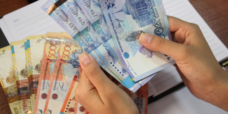 20 жыл еңбек еткен адамның жалақысы 200 мың теңге