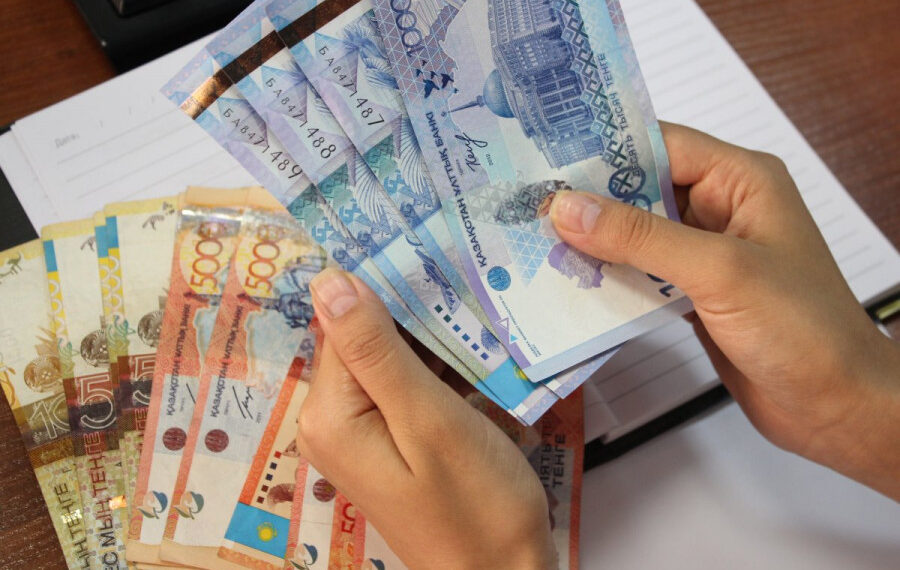 20 жыл еңбек еткен адамның жалақысы 200 мың теңге