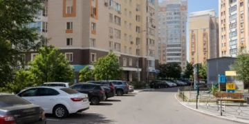 Шынында тұрғын үйлер маңына көлік қоюға заңмен тыйым салына ма?