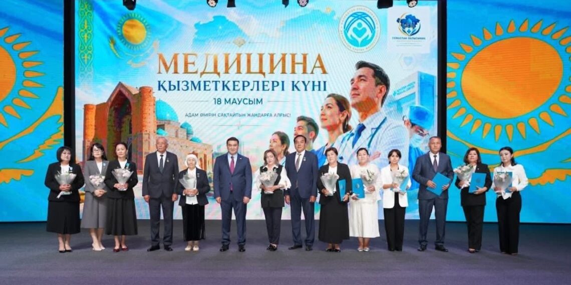 Сауран аудандық емханасына жаңа автокөліктің кілті тапсырылды