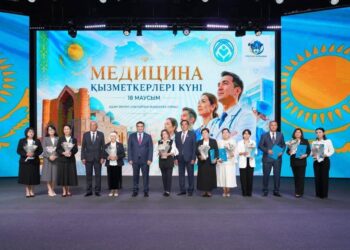 Сауран аудандық емханасына жаңа автокөліктің кілті тапсырылды