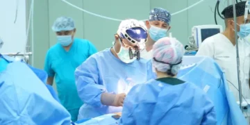 Операциядан кейін науқас өздігінен орнынан тұрып, жүре бастады