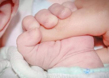 Баласын сатпақ болған әйел бес жылға бас бостандығынан айырылды